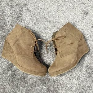 MERONA Wedge Booties Women’s Size 8.5 Tan Fabric Shoes New